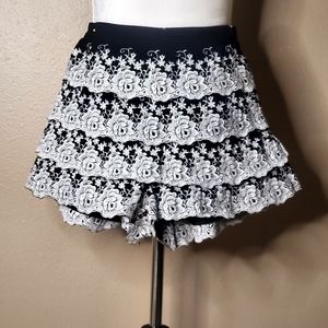 Gianni Bini Black White Flower Skort Size Extra Small